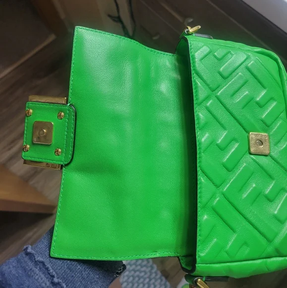 Fendi Baguette - Picture 4 of 8